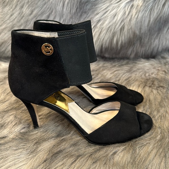 PRICE FIRM MICHAEL Michael Kors Black Heels Size 8 - Picture 1 of 13